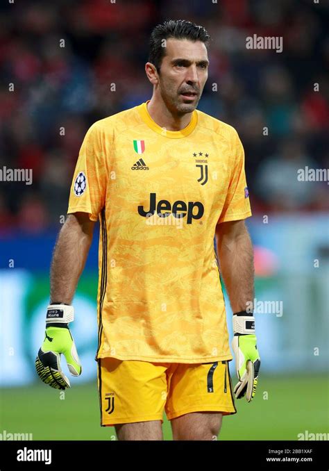 Juventus Goalkeeper Gianluigi Buffon Stock Photo Alamy