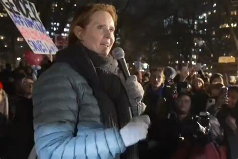 Sex And The City Star Cynthia Nixon Condemns US Trans Repeals