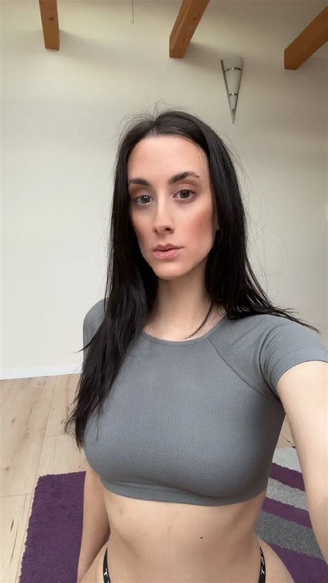 Sexy Brunette Nude Pics Xhamster