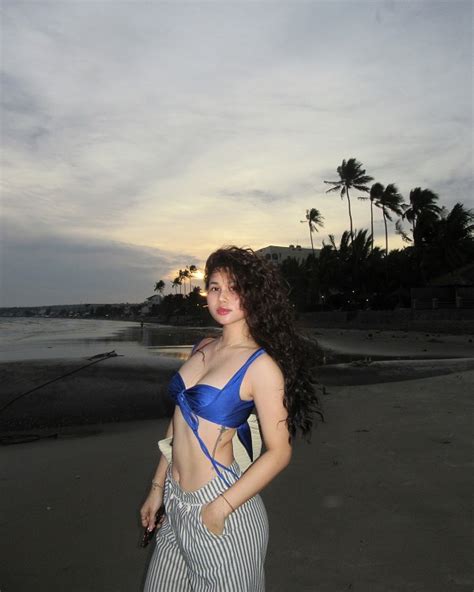 Ảnh tiktoker Hải Anh bikini táo bạo khoe vòng ba sexy