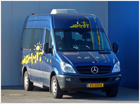 (VS 3004) Dieser Minibus stand am 01.03.2012 ebenfalls auf dem ...