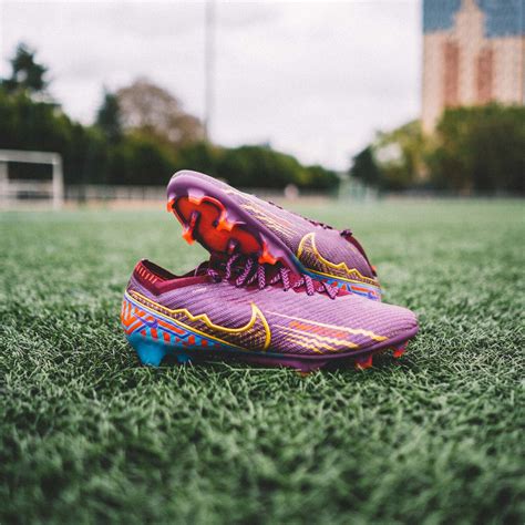 Nike Air Zoom Mercurial Vapor 15 Elite KM FG violet sur Foot.fr