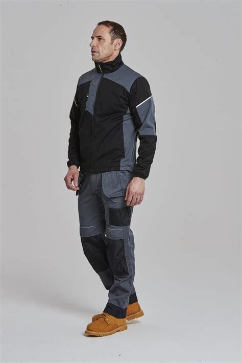 Essential Landscaping Workwear in the UK | OAKEYS Safety Gear Guide