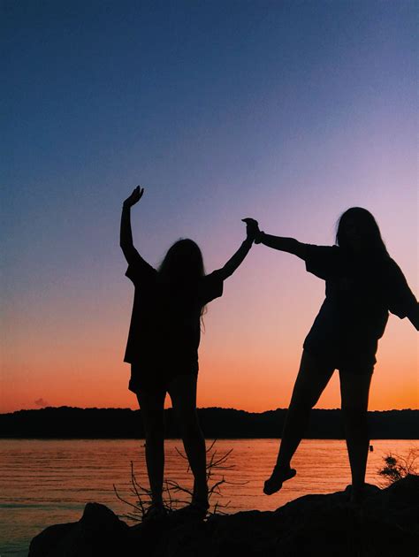 sunset & friend picture | Friends photography, Best friend pictures ...