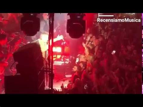 Ligabue Canta Live Luci D America E Certe Donne Brillano Youtube