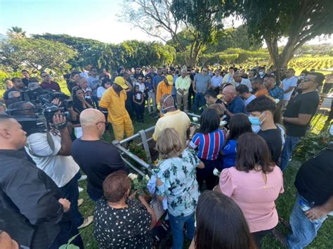 Familiares E Amigos De Z Bim Se Despedem Do Famoso Rep Rter Em Salvador