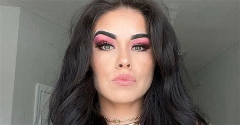 Boobless Babe Goes Totally Topless And Shares Why Shes Shunning Surgery Showcelnews