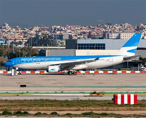 Aerolíneas Argentinas suma a su flota un 737 800 y un A330 200