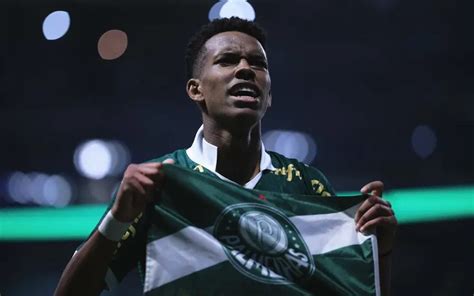 Rival do Palmeiras surpreende e encaminha acerto Estevão em 2024