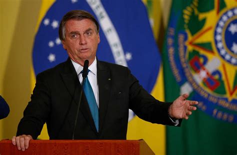 Bolsonaro promete mais vagas na PF e PRF após pressão por reajuste a