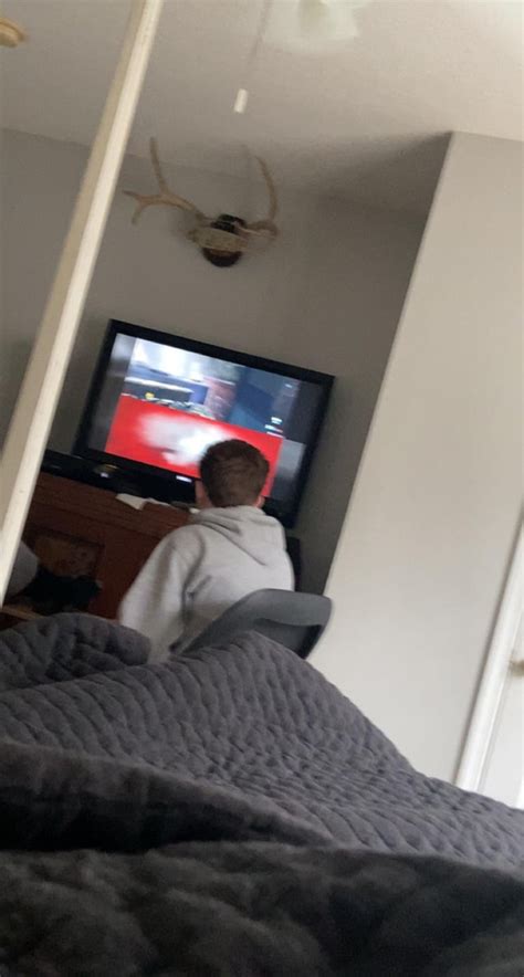 He Has A Girl In His Bed And Hes Playing Cod 🙄 Raromantic