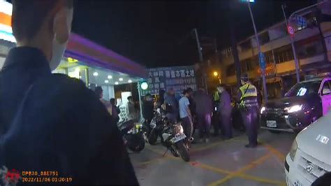 30多輛改裝車深夜車聚引騷動 帥翻！警拔槍威嚇控制場面 民視新聞網