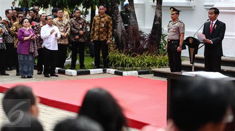 Jokowi Didampingi Megawati Buka Pameran Lukisan Koleksi Istana Foto