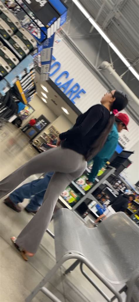 Latina College Babe Looking Good In Her Grey Leggings Spandex
