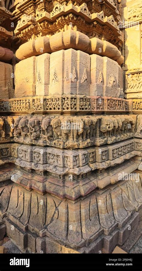 Beautiful Carvings of Hindu God and Goddess on the Sun Temple, Modhera ...