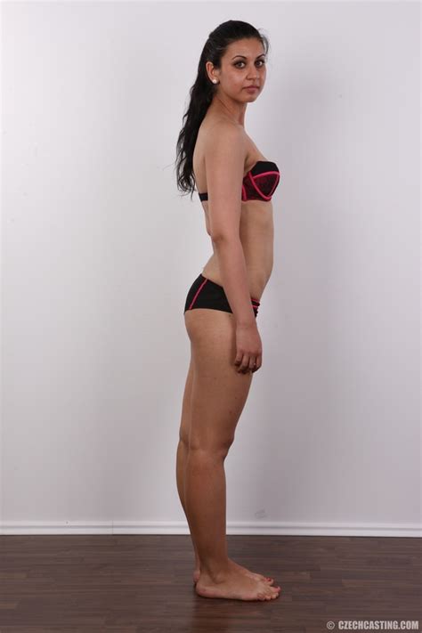 Well Built Ponytailed Brunette Babe Showing Xxx Dessert Picture