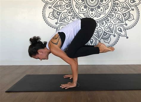 10 Crow Pose Variations To Level Up Your Yoga Practice Hosh Yoga