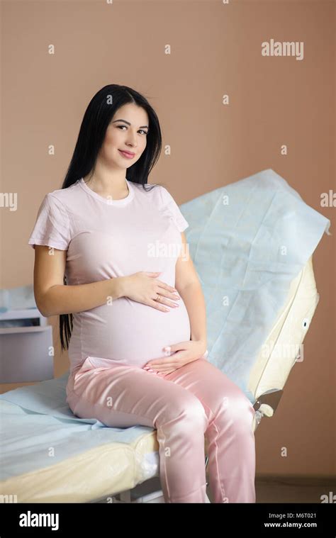 Cute Pregnant Brunette Hi Res Stock Photography And Images Alamy