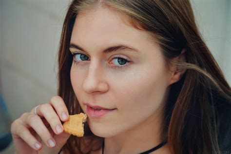 Amateur Girl Sexart Sweetly