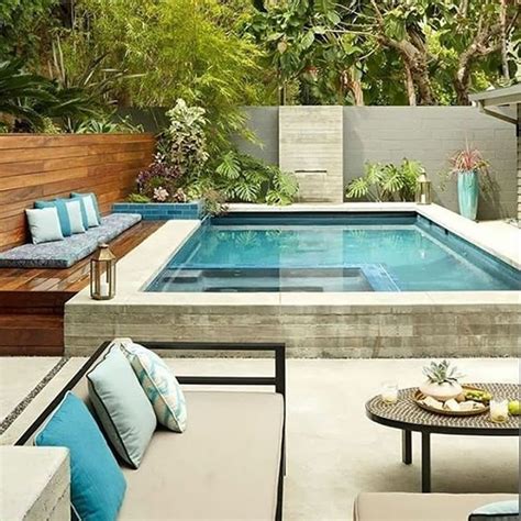 A la hora de decorar una piscina y su entorno, las posibilidades son