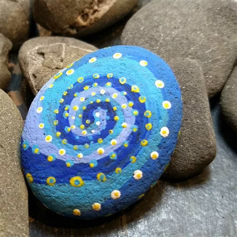 This Painted Rock Spiral Mandala Looks Like It Will Make You Sleepy