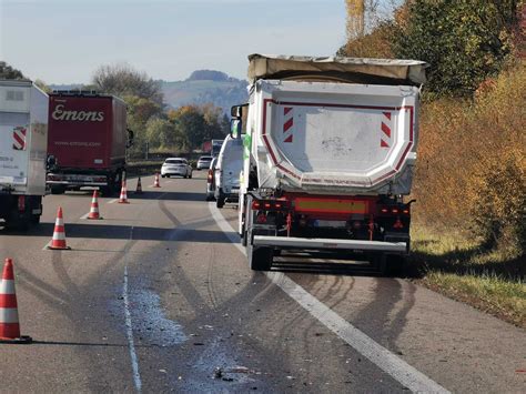 Euro Schaden Drei Verletzte Doppel Unfall Auf Der B Bei