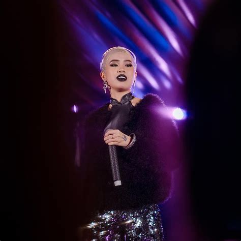 Pháo mặc bikini một mảnh lần đầu khoe body tràn thanh xuân của tuổi