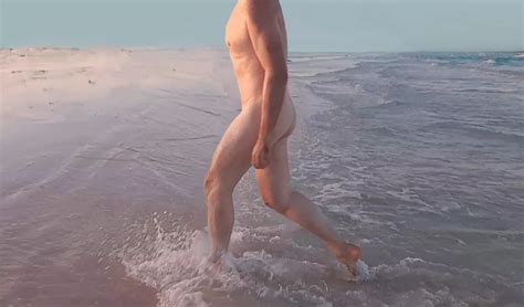 Walking Man Nudes NudeBeach NUDE PICS ORG