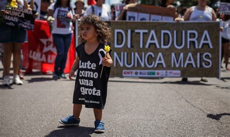 No Rio Manifestantes Realizam Ato Contra Golpe Militar De 1964