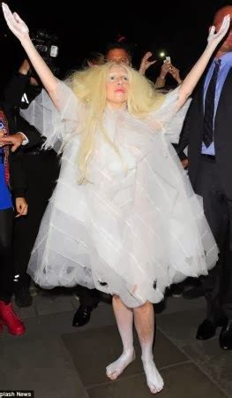 NEWS SPLASH 27 Year Old Lady Gaga Goes Completely Naked On Stage