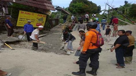 Puluhan Warga Mengungsi Akibat Pergerakan Tanah Di Bojong Koneng Bogor