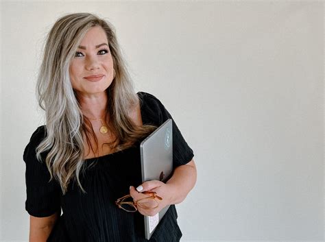 lauren pinkston medium