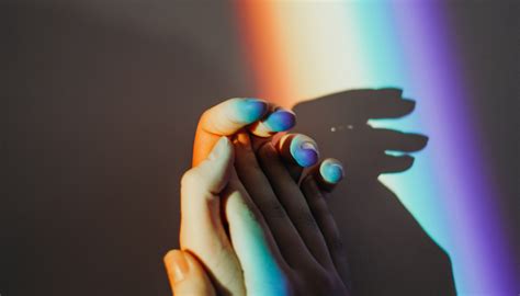 Cómo celebrar el mes del orgullo gay manteniendo un estilo de vida Cruelty free y desde casa