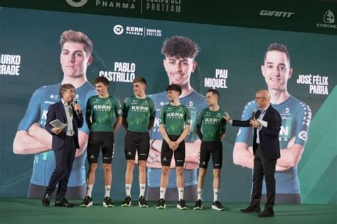 El Equipo Kern Pharma Presenta En Pamplona Su Plantilla Para La