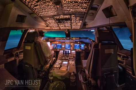 747 Pilot Takes Stunning Photos From His Cockpit Proves That Pilots