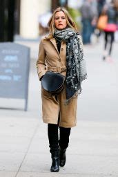 Alicia Silverstone Style - Out in New York City, NY March 2016 • CelebMafia