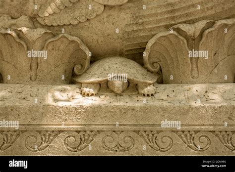 Turtle Shell Water Fountain Hi Res Stock Photography And Images Alamy