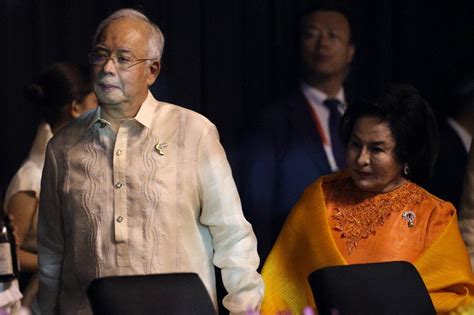 Najib Rosmah Akan Periksa 11 991 Unit Barang Kemas Yang Disita