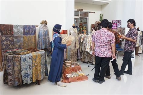 Tvri Yogyakarta Mengadakan Pameran Batik Dan Tenun Nusantara Antara