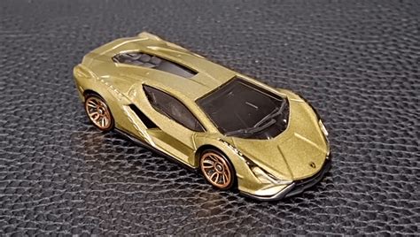 Машинка Базова Hot Wheels Lamborghini Sian FKP 37 Factory Fresh 1 64 HCT08 Green купити в