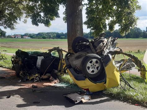 Śmiertelny wypadek pod Świebodzinem Audi 37 i 32 latka rozerwane na