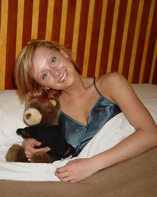 Pictures Of Lindsey Marshal Stripping Nude In Bed For You Porn Pictures XXX Photos Sex Images