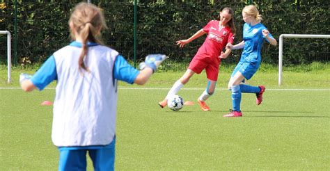 WEITERE TEAMS FRAUEN UND MÄDCHENFUSSBALL WÄCHST