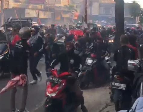 atas koalisi laskar pdip  kader gpk ppp terlibat bentrok