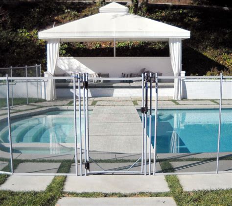 Stylish And Aesthetically Pleasing Pool Fence Ideas