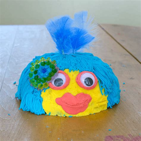 Play Dough Faces :: A Fun, 3-D Technique for Kids