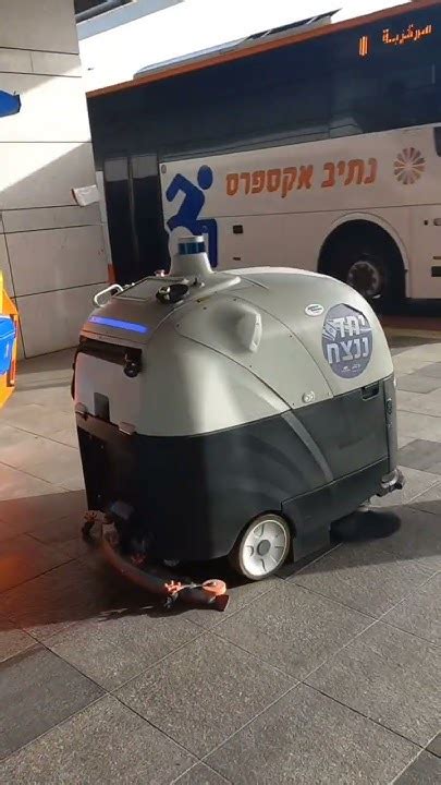 РОБОТ-ПЫЛЕСОС НА УЛИЦЕ. СУХАЯ И ВЛАЖНАЯ УБОРКА ОДНОВРЕМЕННО. #уборка # ...