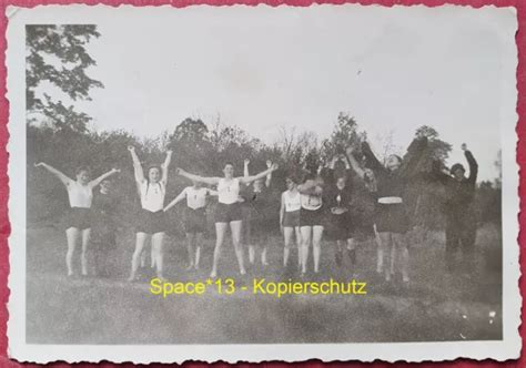 FOTO BDM MÄDCHEN in Sportkleidung wk Deutsche Jugend Mädel halb nackt nude Girl EUR