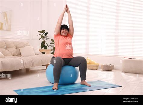 Mature Exercise Ball Home Hi Res Stock Photography And Images Alamy