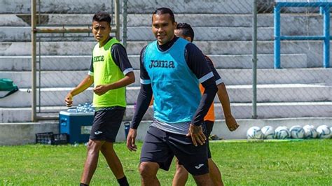 Gullit Peña Carlos el Gullit Peña ya tiene fecha para debutar con el